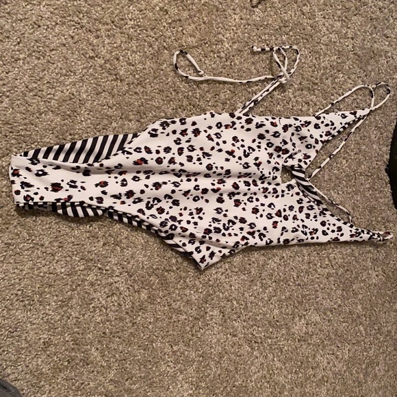 Swim suit can be work two different ways like new gently used - Picture 2 of 5